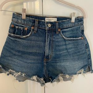 Abercrombie Mom Short High Rise
